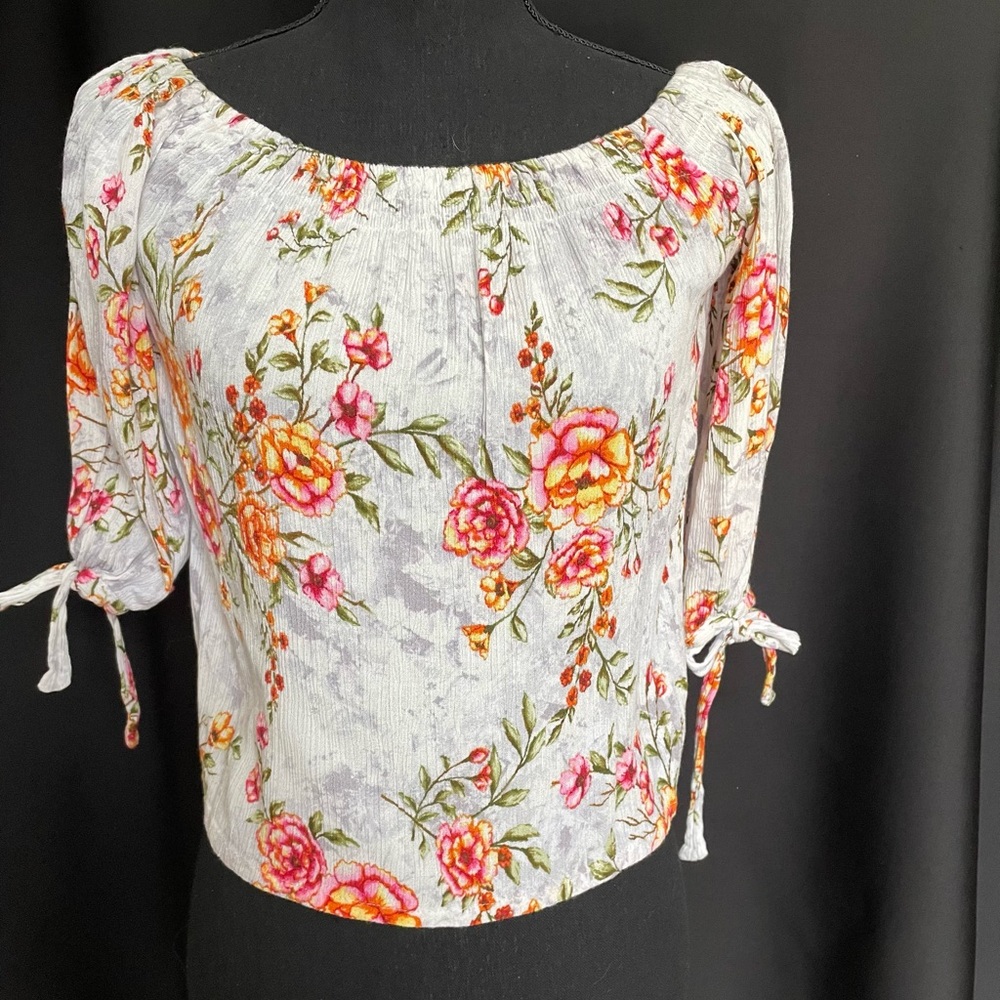 One ❤️Clothing SZ Small Crop Floral Top